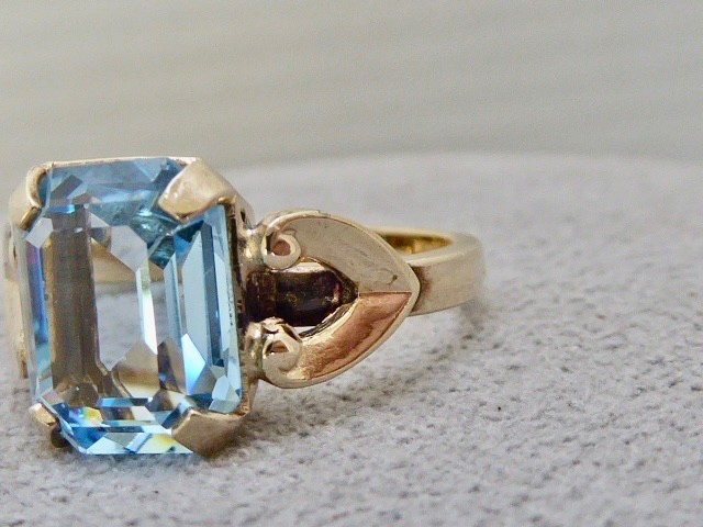 70’S NEW OLD STOCK 10K YELLOW GOLD FILLED SIMULATED AQUA RING SIZE 4.25 RING