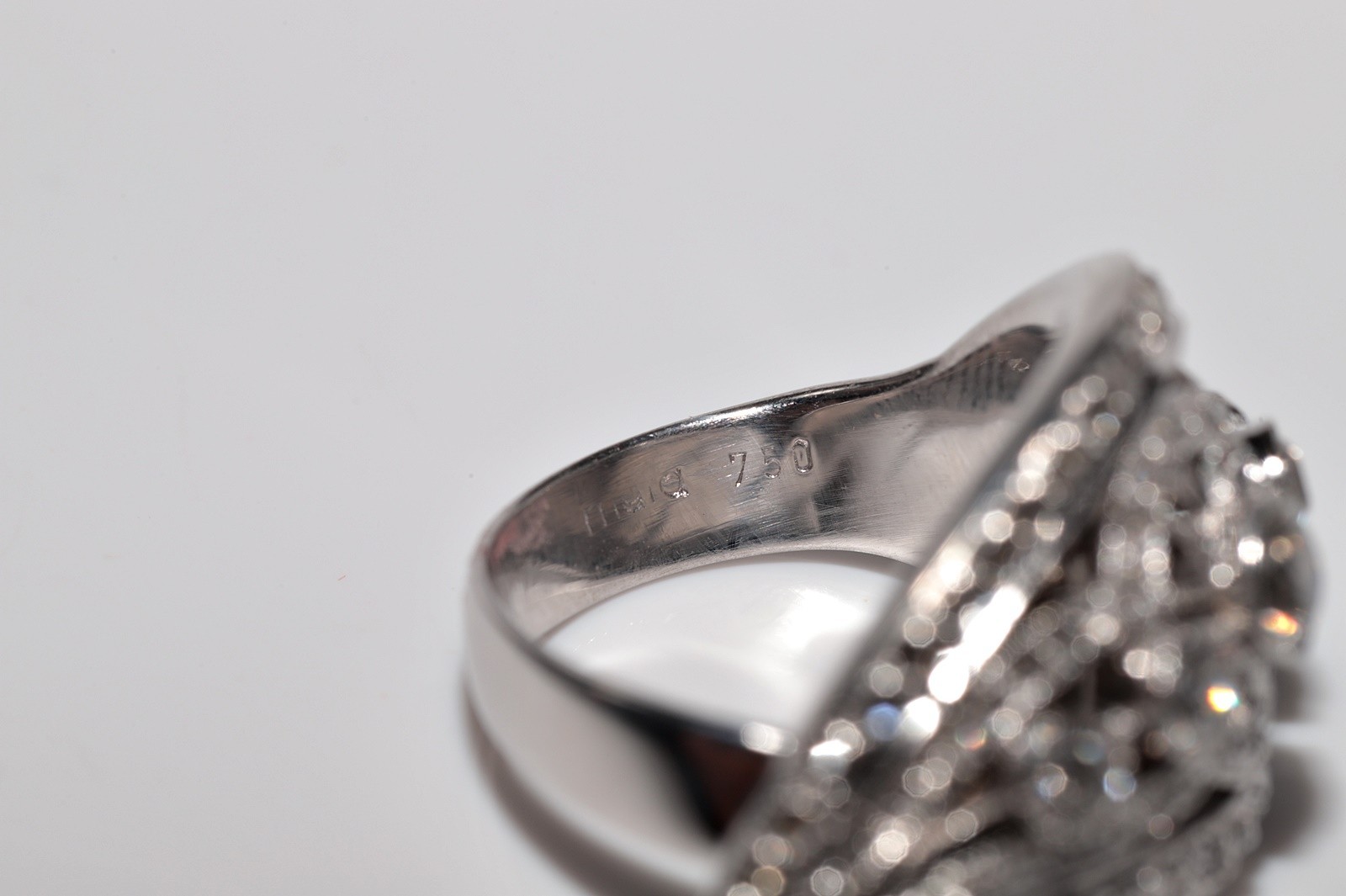Antique Circa 1920s Hand crafted Art Deco 18k Gold Natural Diamond Ring