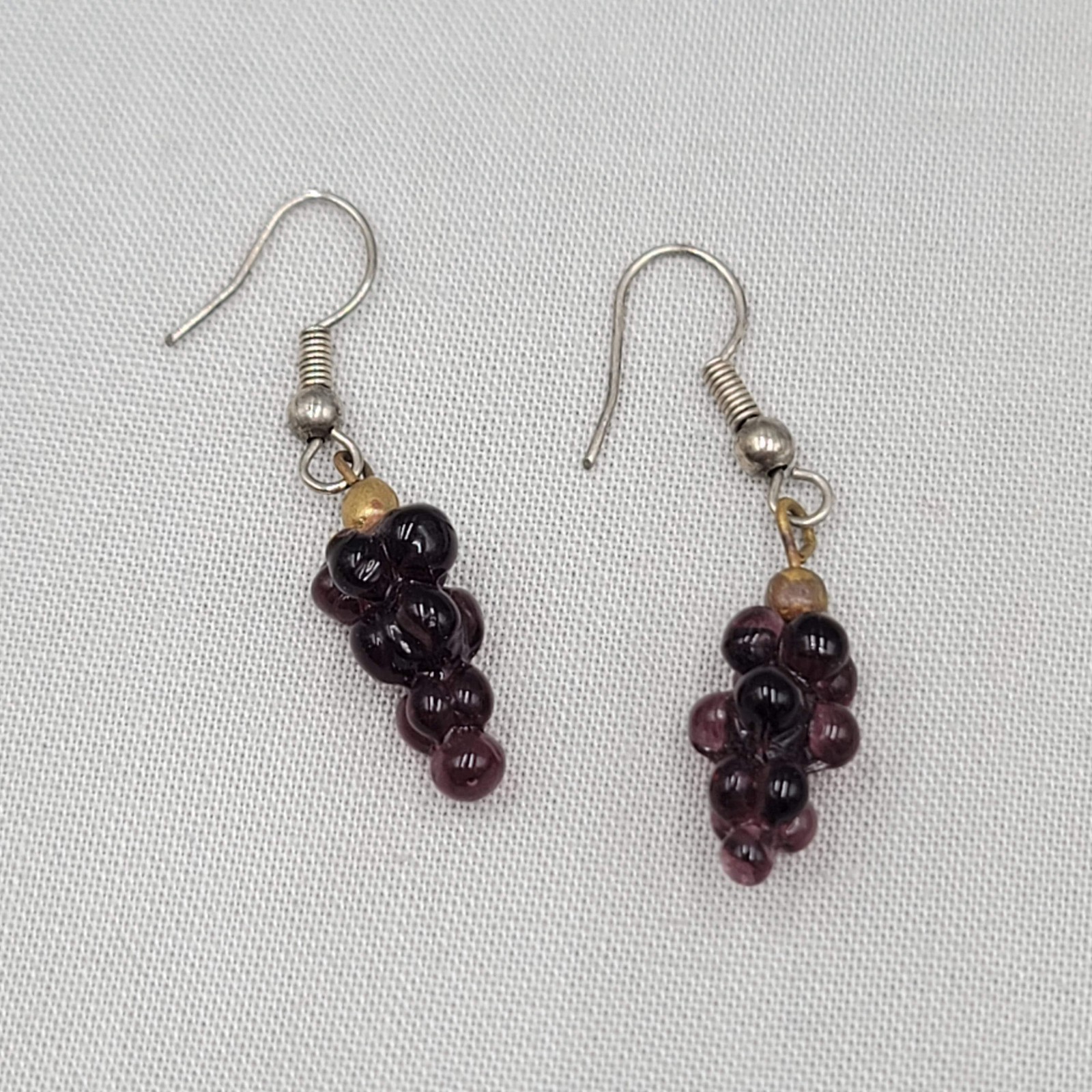 Vintage Purple Grapes Glass Bead Pierced Earrings Silver tone Dangle 3/4″