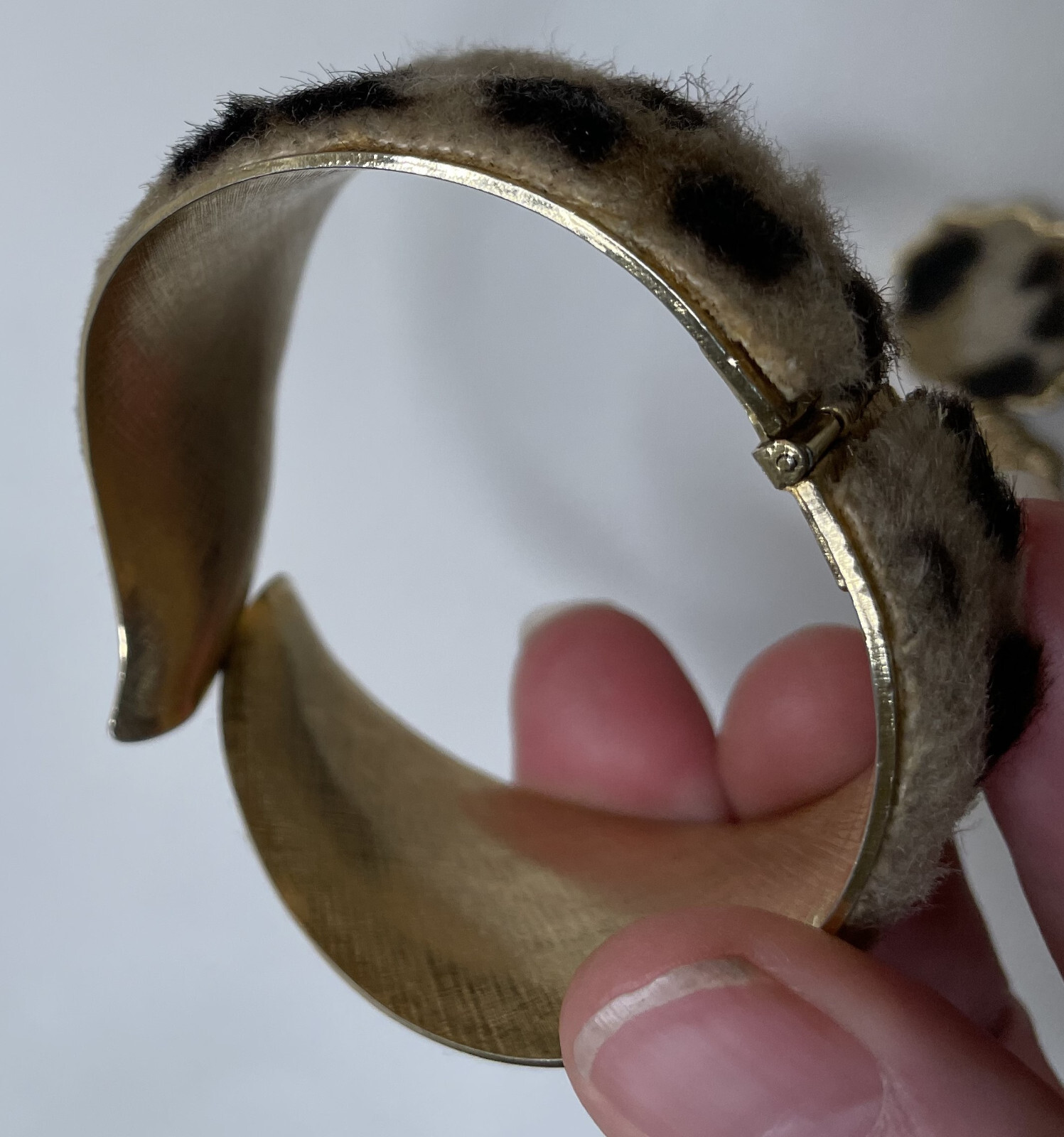 Vtg 60s Faux Fur Leopard Print Clamper Bracelet & Clip Earring Set Gold Tone