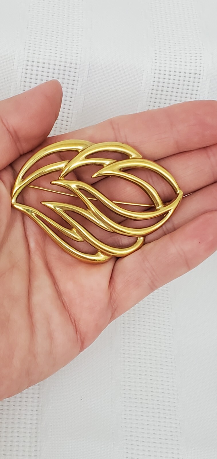 Big MONET Yellow Gold Tone Modernist Mod Leaf Brooch 1970s 1980s Boho Signed