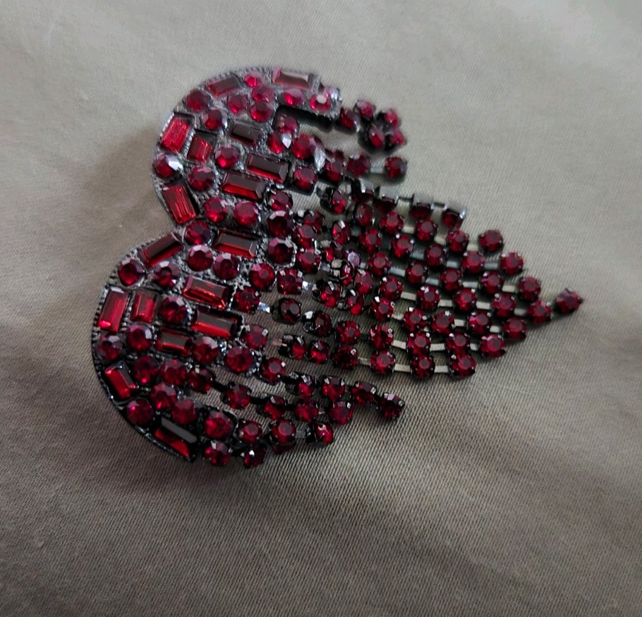 Art Deco Style Red Rhinestone Heart Shaped Brooch