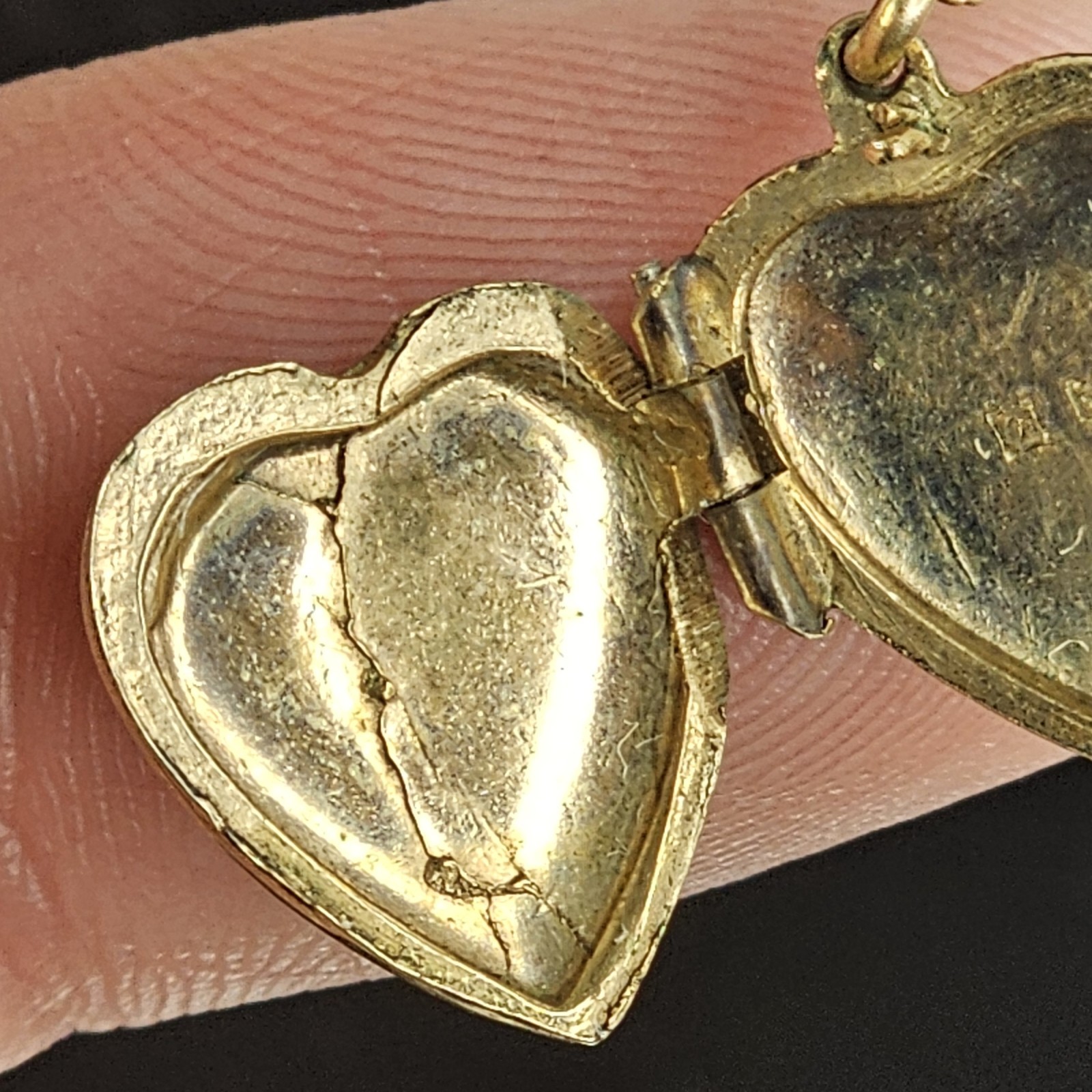 Vintage Gold Filled Heart Locket Etched Floral Pendant 16” Gold Plated Necklace