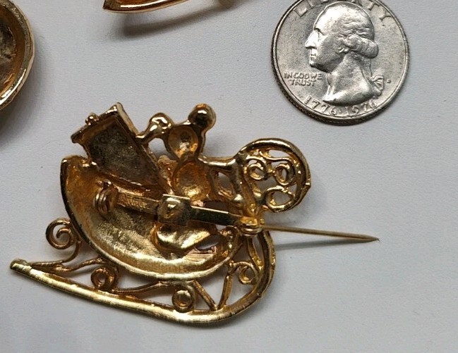 2 Christmas Brooches Lot Gold Tone Sleigh and Ornament Vtg Wearable Collectibles
