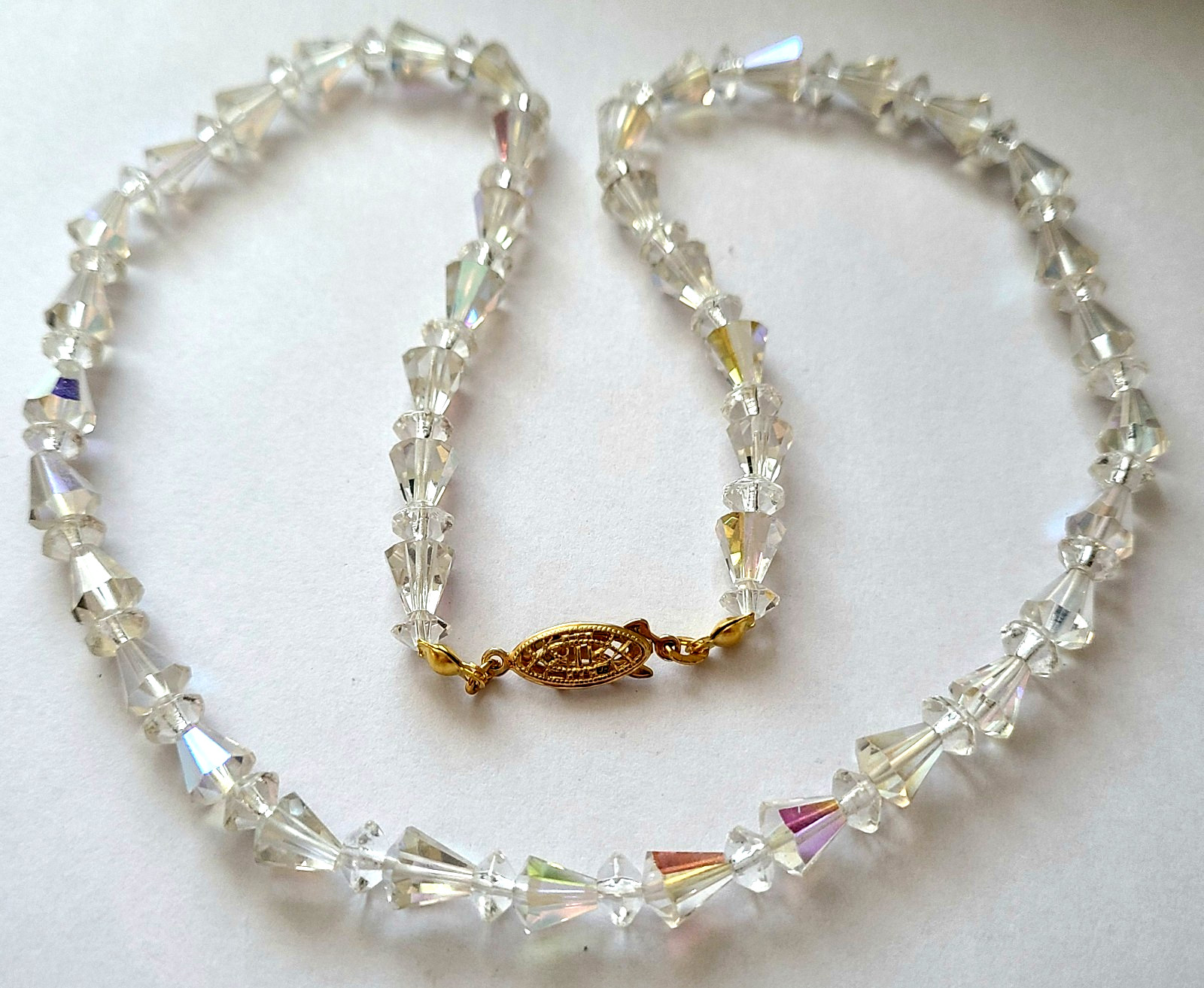VINTAGE STUNNING AURORA BOREALIS FACETED GLASS NECKLACE CLASP SIGNED: G. SILVER