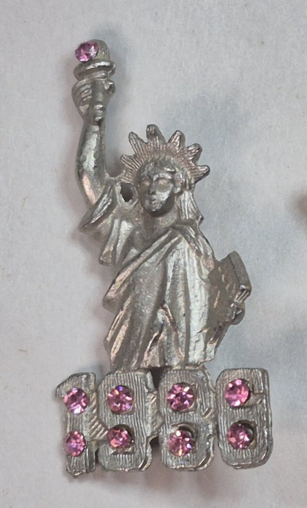 Vintage Statue of Liberty Pewter Pink Rhinestone Brooch Pin 2″