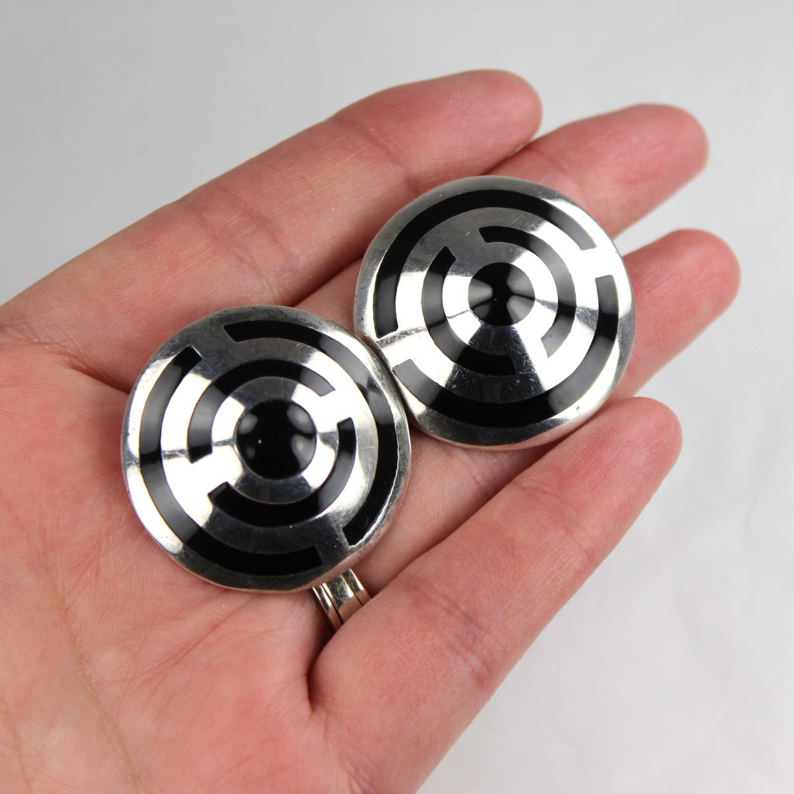 Vintage MCM Taxco Sterling Onyx Earrings Domed Cone Clip-on TC-243 1.5″ 21.4g