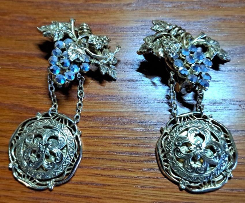 Vtg Kirk’s Folly Grape Clusters Clip Earrings Goldtone Crystals Dangle Medallion