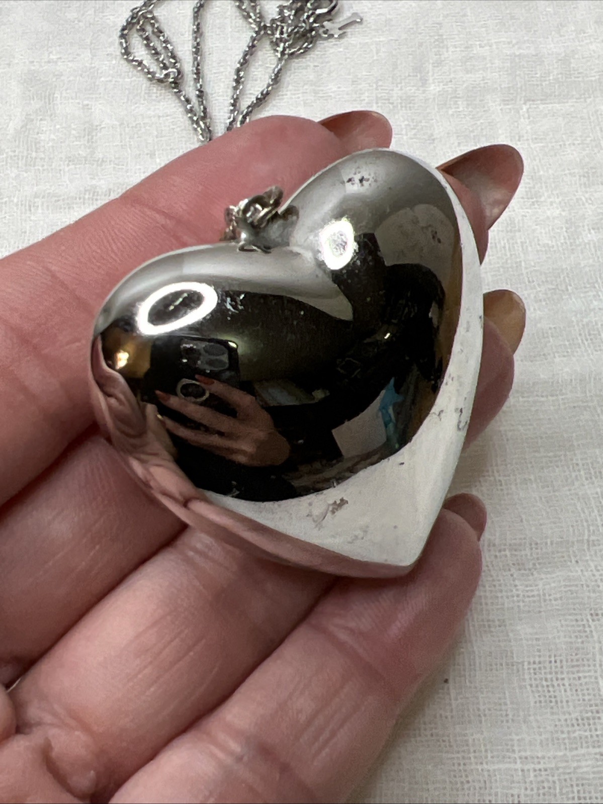 VTG NWT Crown Trifari Puffy Heart Necklace Silver Tone 28” NOS 1978-85