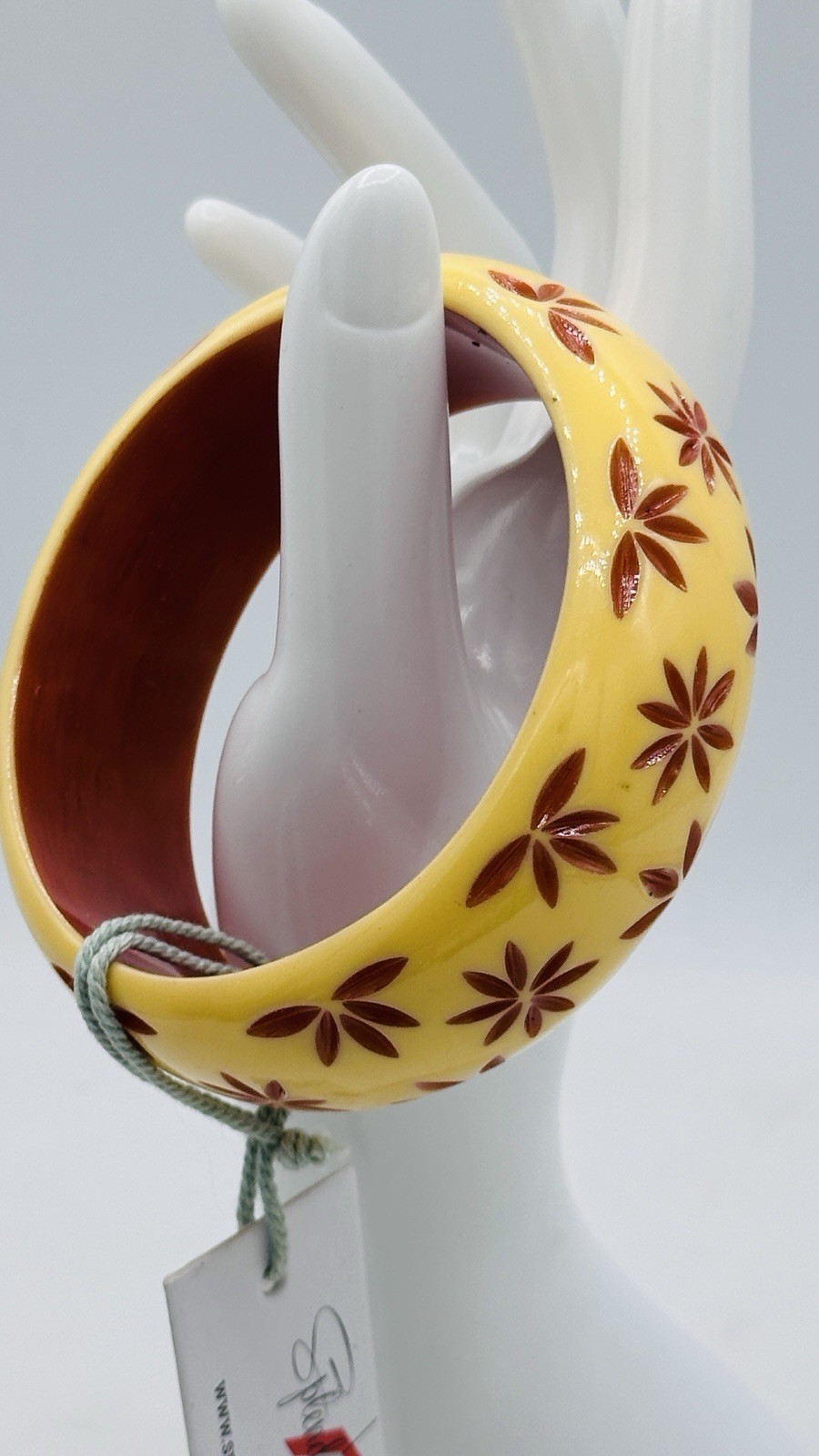 Splendette Wide Butter Yellow Carved Duchess Bangle Bracelet Fakelite