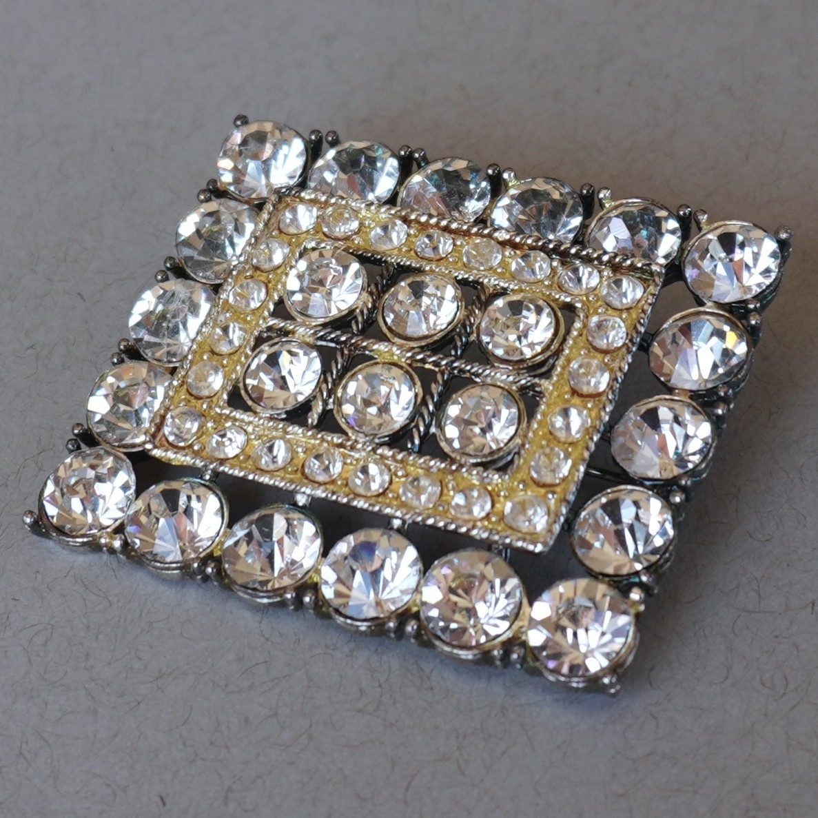 VTG 1920’s Art Deco Flapper Brooch – Prong Set Clear Glass Rhinestones 2″ x 1.5″