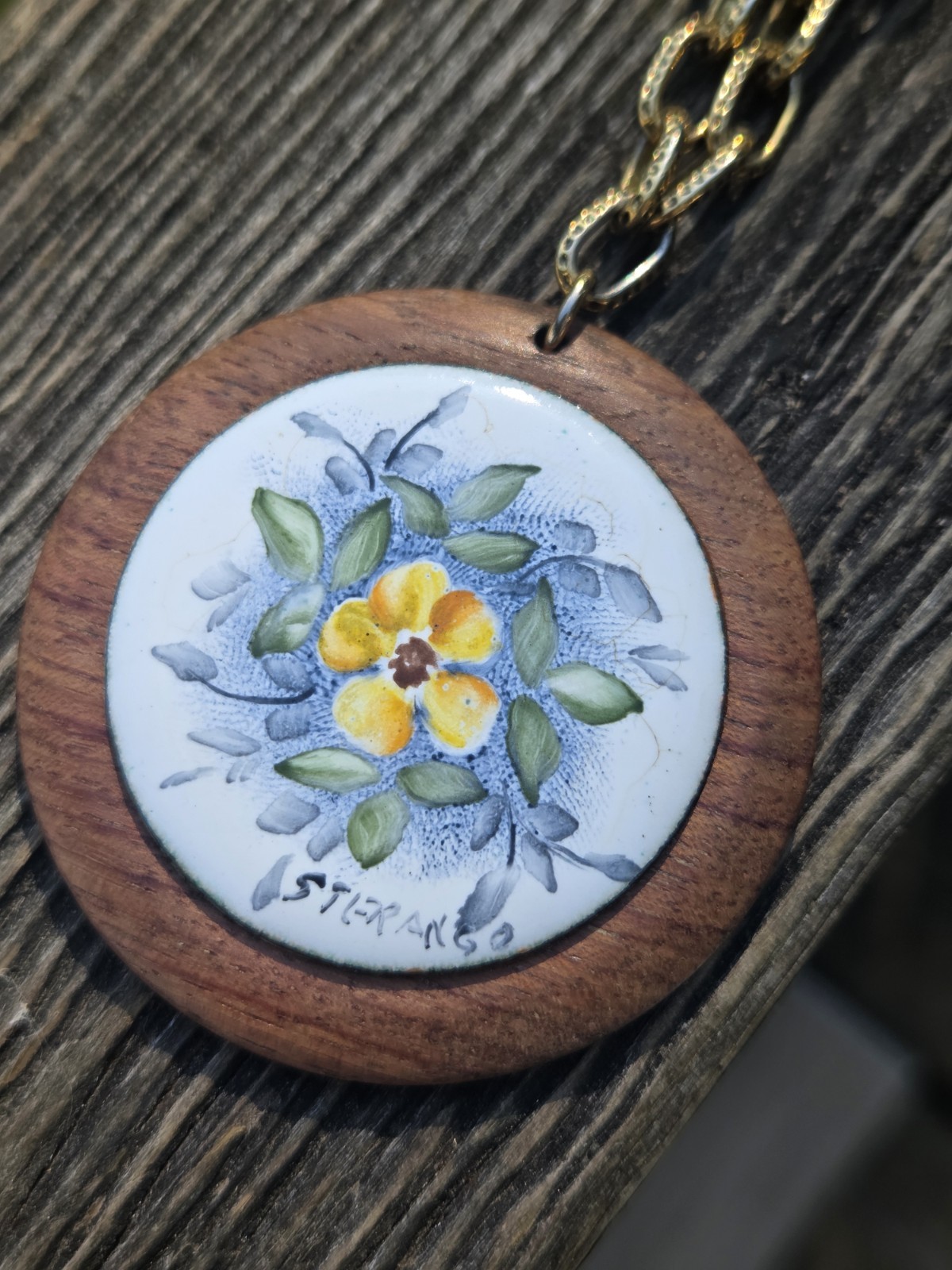 Vintage Ceramic Floral Cameo Pendant Necklace Gold Tone Wood Flower STERANGO