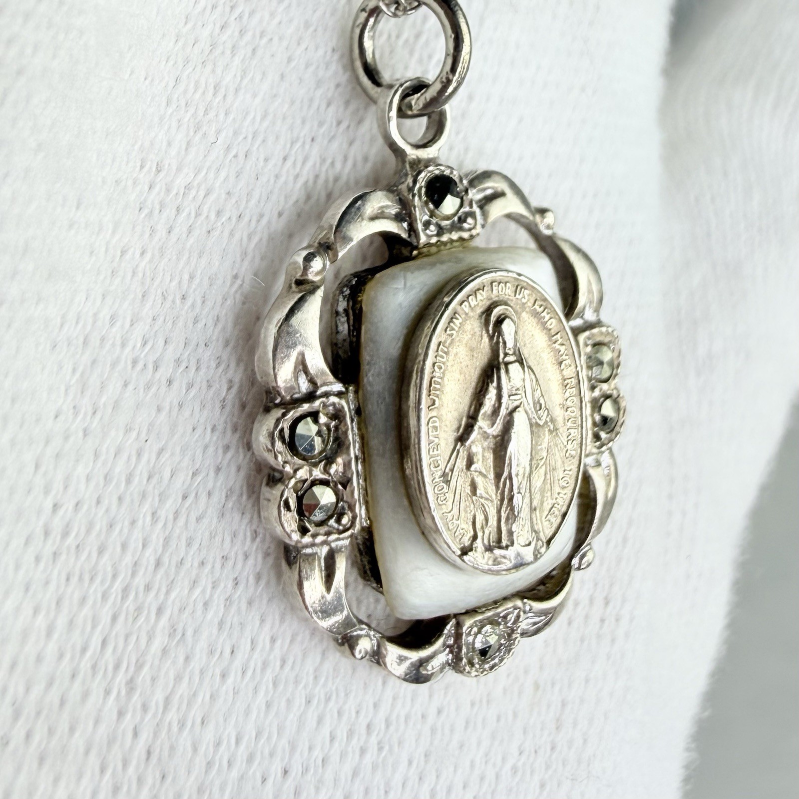 Vintage THEDA Sterling Silver Virgin Mary Miraculous Medal Pendant Necklace