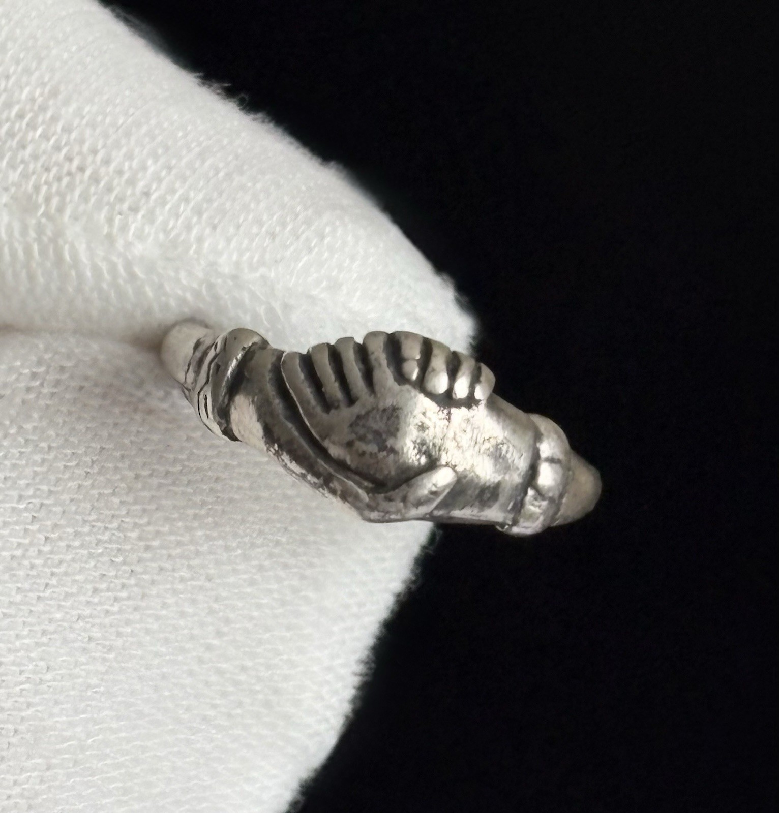 VINTAGE 925 STERLING SILVER FRIENDSHIP HANDSHAKE RING SIZE 4.25
