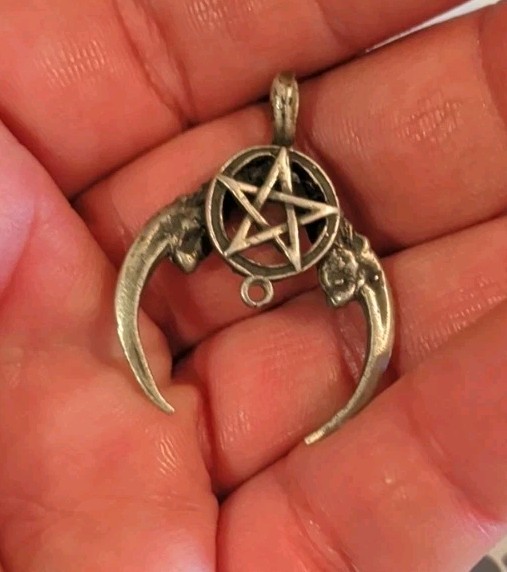Vintage Pewter Or Silver Horns Claws Fangs Pagan Wickan Pentagram Pendant