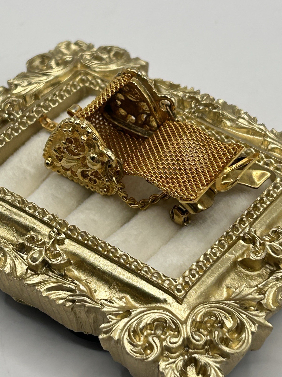 Vintage Gold Mesh Mini Coin Purse Brooch Bow Blue Charm Cottagecore Romantic Fun