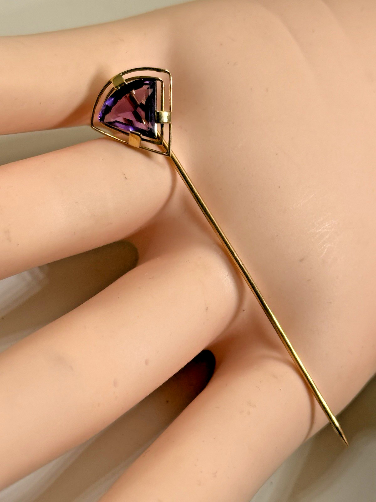 14K Yellow Gold & Trillion Cut Amethyst Art Deco Style Stick Pin