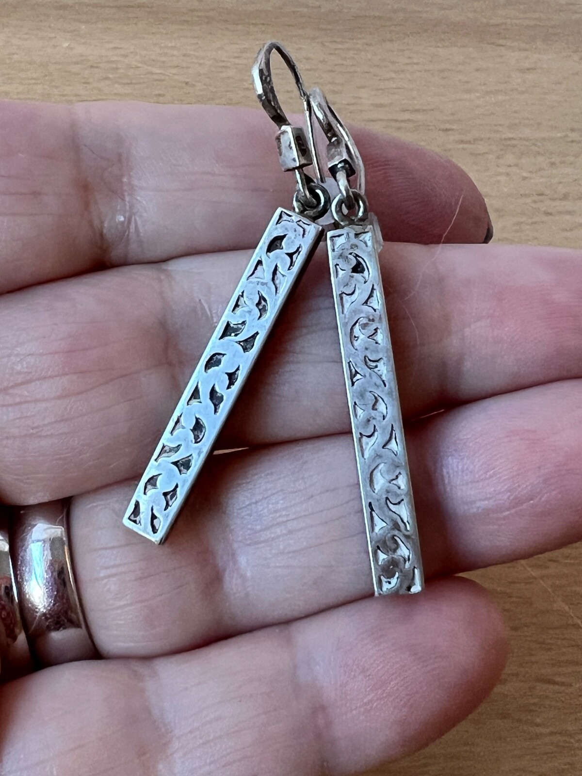 VINTAGE 925 STERLING SLVER MODERNIST ORNATE ETCHED BAR LONG DANGLE DROP EARRINGS