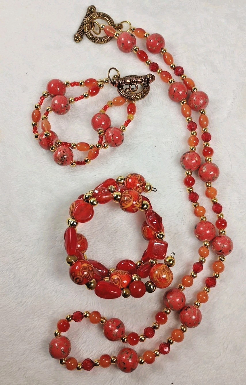 Vintage Coral Orange Red Beaded Necklace Bracelet Set 3 pc Gold Tone Toggle