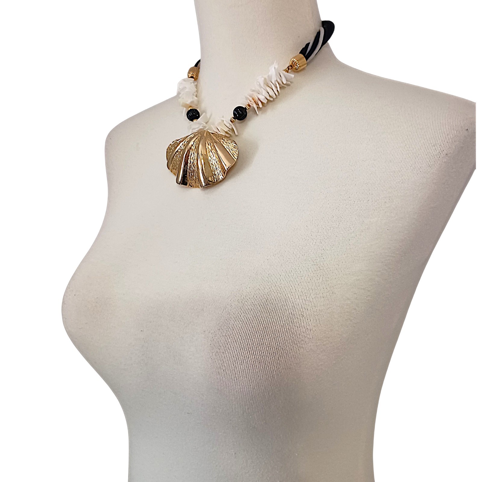 Gay Boyer Scallop Shell Necklace Vintage Corded Chunky Maximalist Coastal Beachy