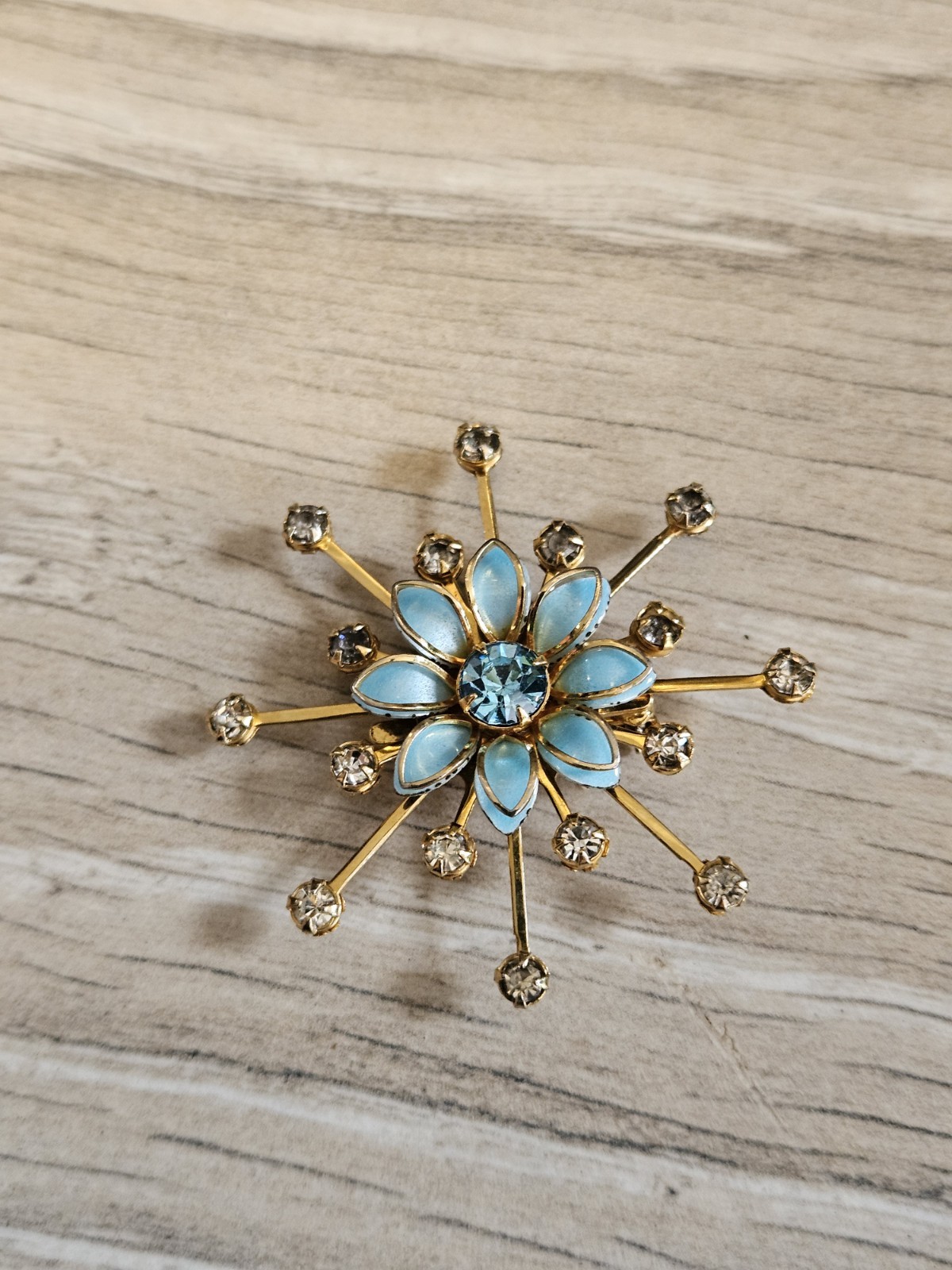 Vintage Starburst Flower blue Enamel and Rhinestones Brooch Goldtone