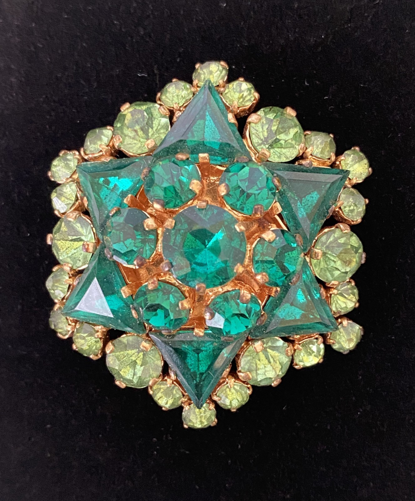 Vintage Emerald Green Rhinestone Starburst Brooch Gold Tone Statement Pin