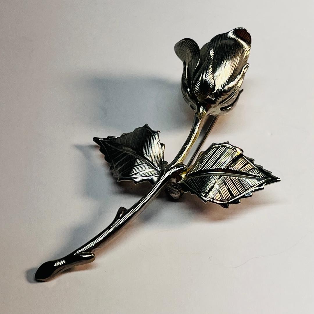 VTG Two (2) Brooches Silver-Toned & Acrylic Rose Safety Clasps Size See Descript