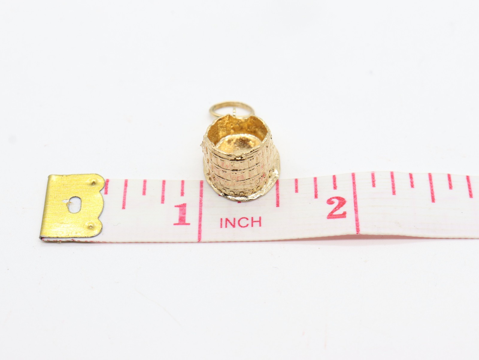 Vintage 18k Yellow Gold Roman Colosseum 3/4″ Pendant Charm