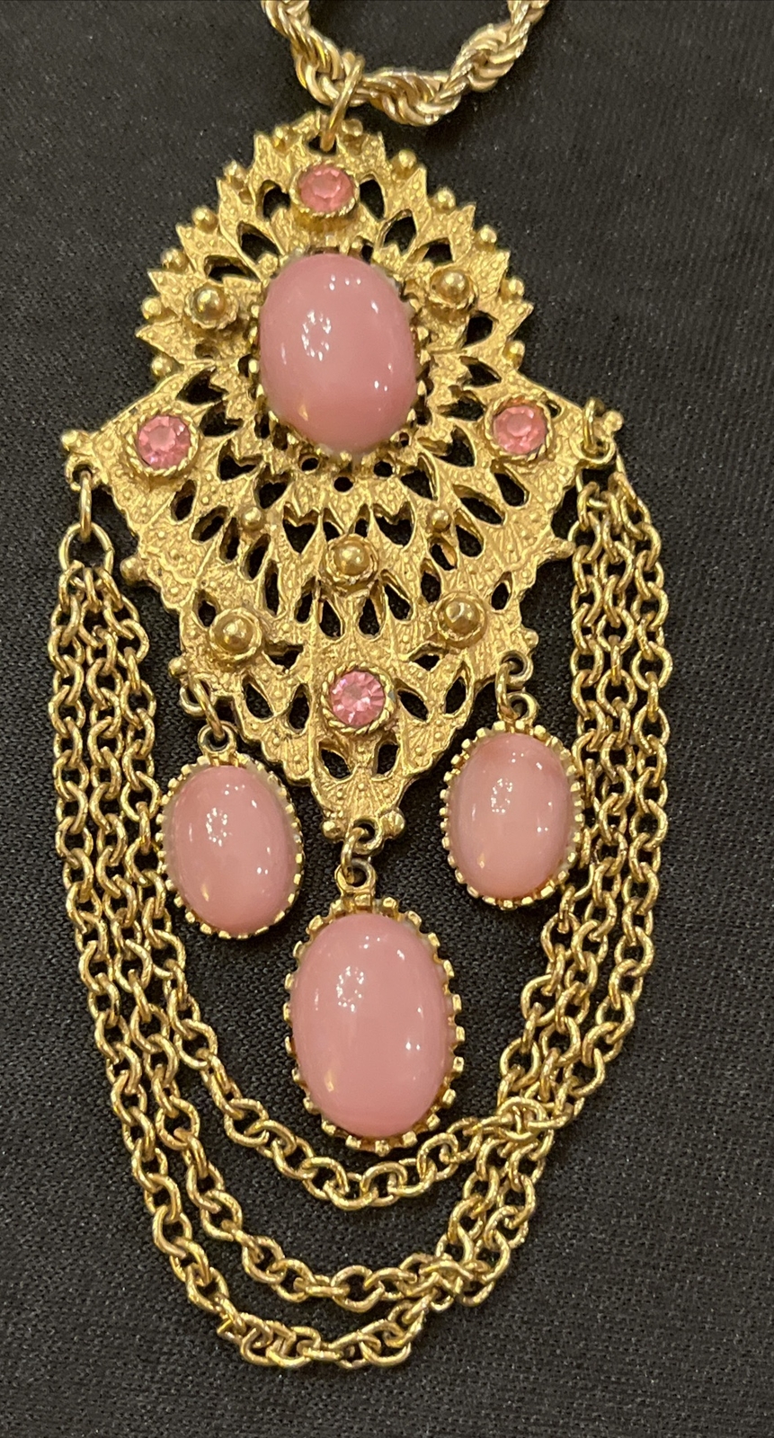 Vintage Pink Gripoix Glass Cabochon Dangle Drop Ornate Pendant Necklace Gold