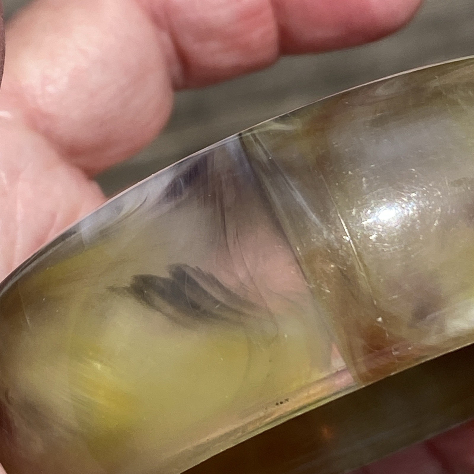 OLD HARD PLASTIC SEAM MUTED MARBLIZED SHADES OF EARTHTONES GLOW BANGLE BRACELET
