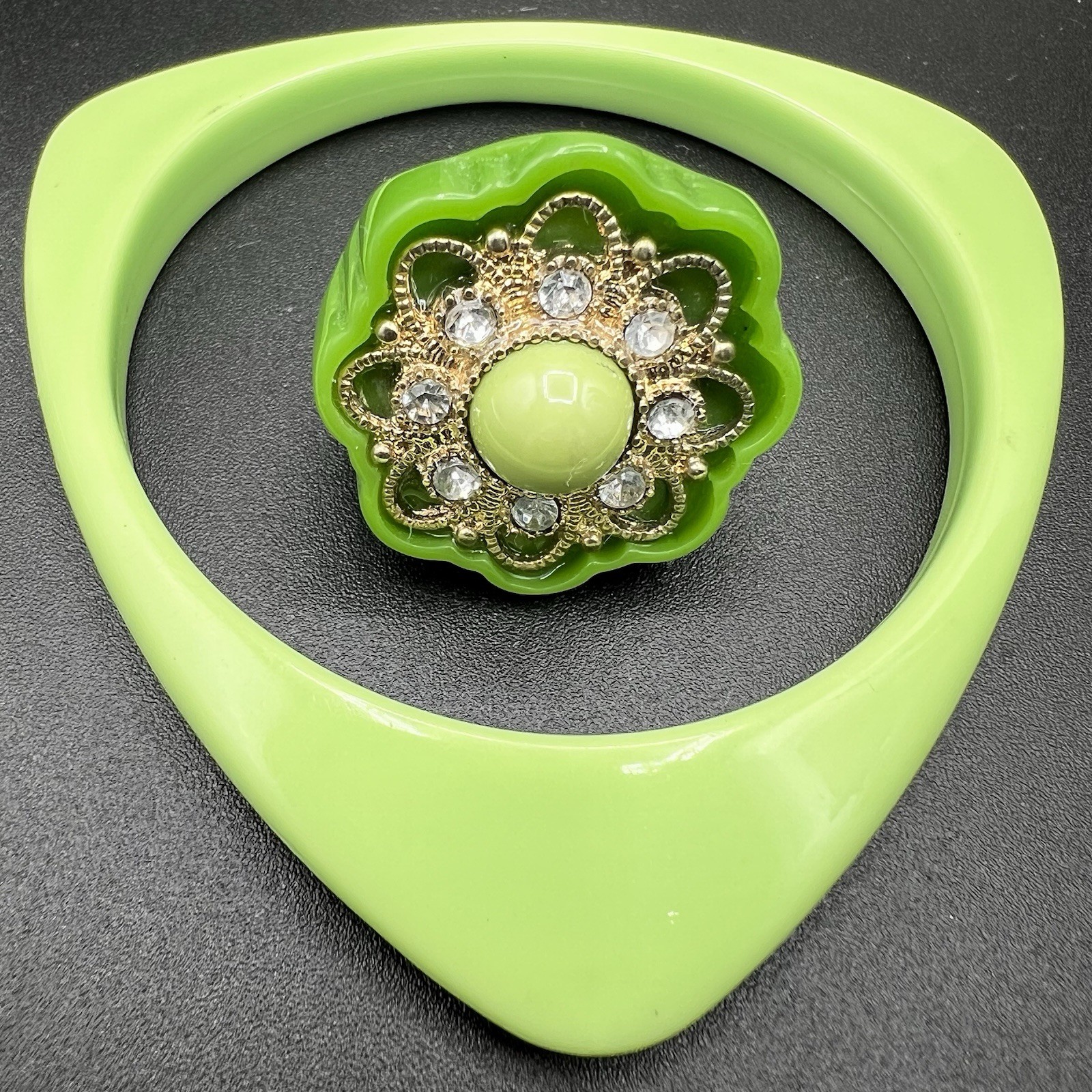 Vintage Lime Green Lucite Ring Bangle Bracelet Set Rhinestone Flower Atomic
