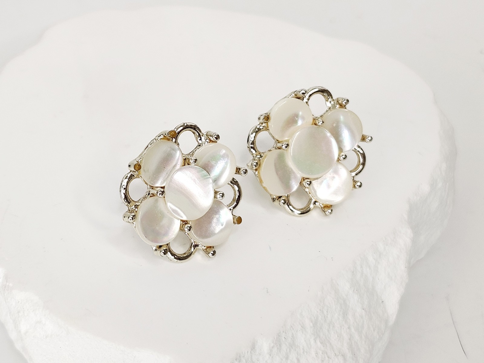 Vintage Rhodium Plate Gold Metal Mother Of Pearl Flower Maltese Cross Earrings