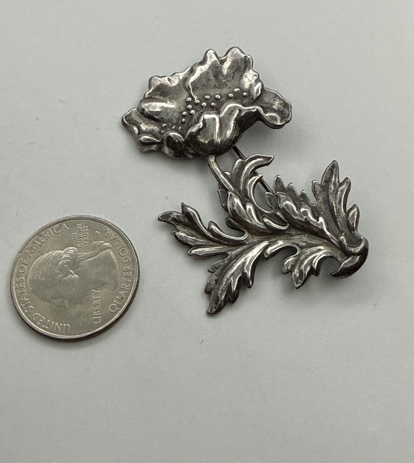 Vintage Art Nouveau Style Detailed Poppy Flower Silvertone Brooch