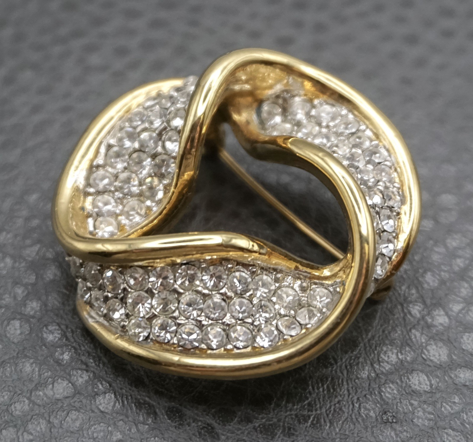 Vintage 80s Runway Gold Tone Brooch Pin Pave Clear Rhinestone Twist Ribbon