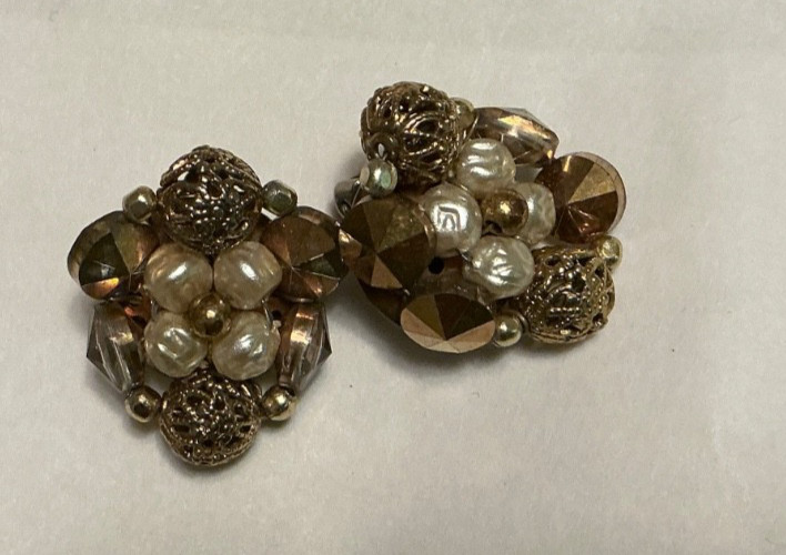 Vintage Gold Tone grape cluster necklace on 30” chain plus clip on earrings