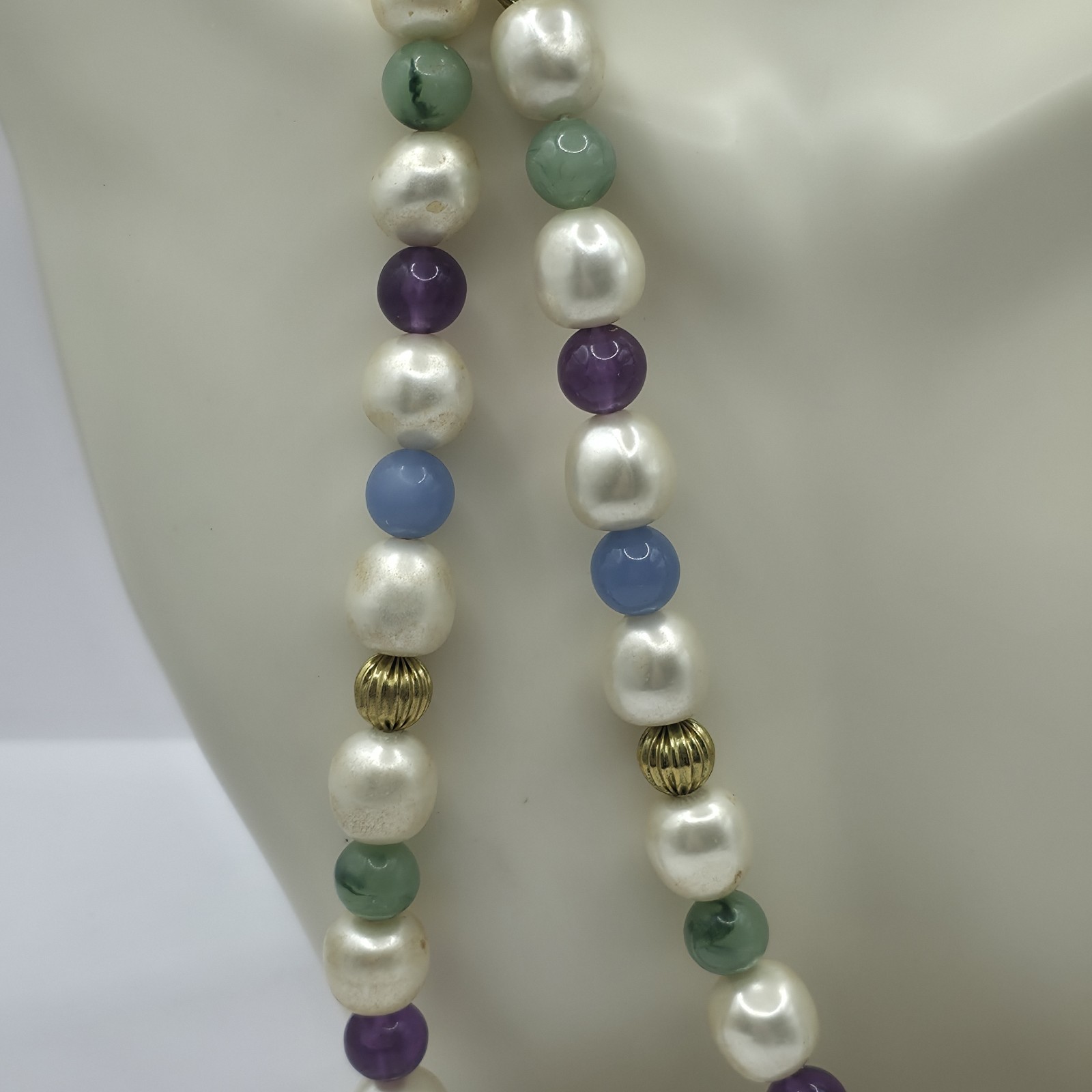 Avon 1986 VTG Faux Pearl White/Blue/Purple/Green and Goldtone Beaded Necklace