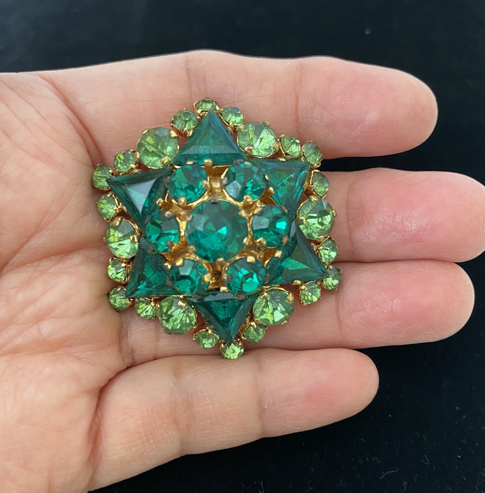Vintage Emerald Green Rhinestone Starburst Brooch Gold Tone Statement Pin