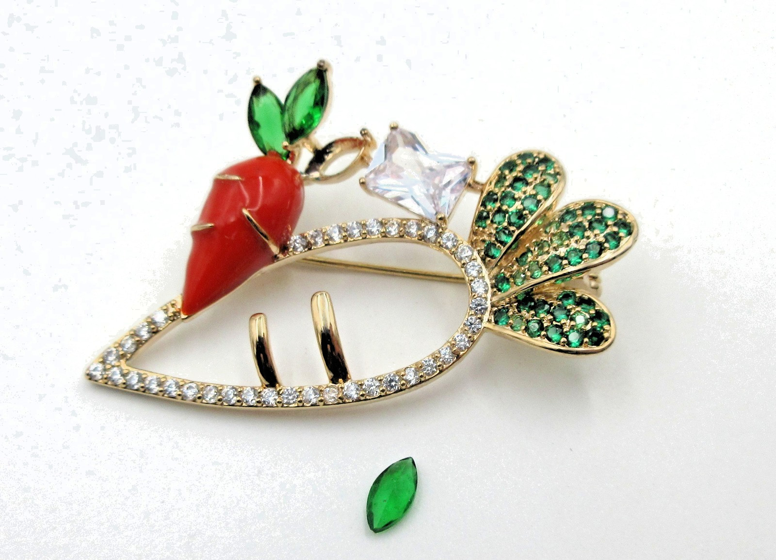 VTG CARROT Open work Brooch Pin Orange CLEAR RHINESTONE gold tone GLUE green pc