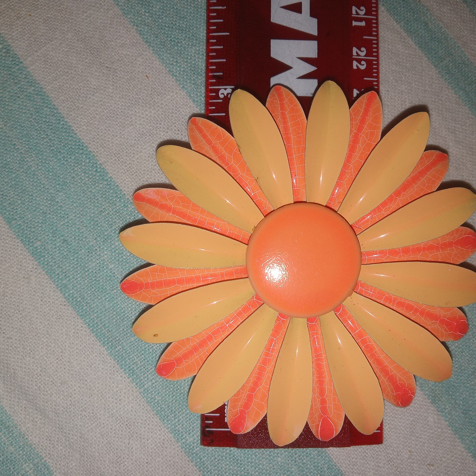 Vintage Retro 70’s Flower Power Coral Enamel Daisy Brooch