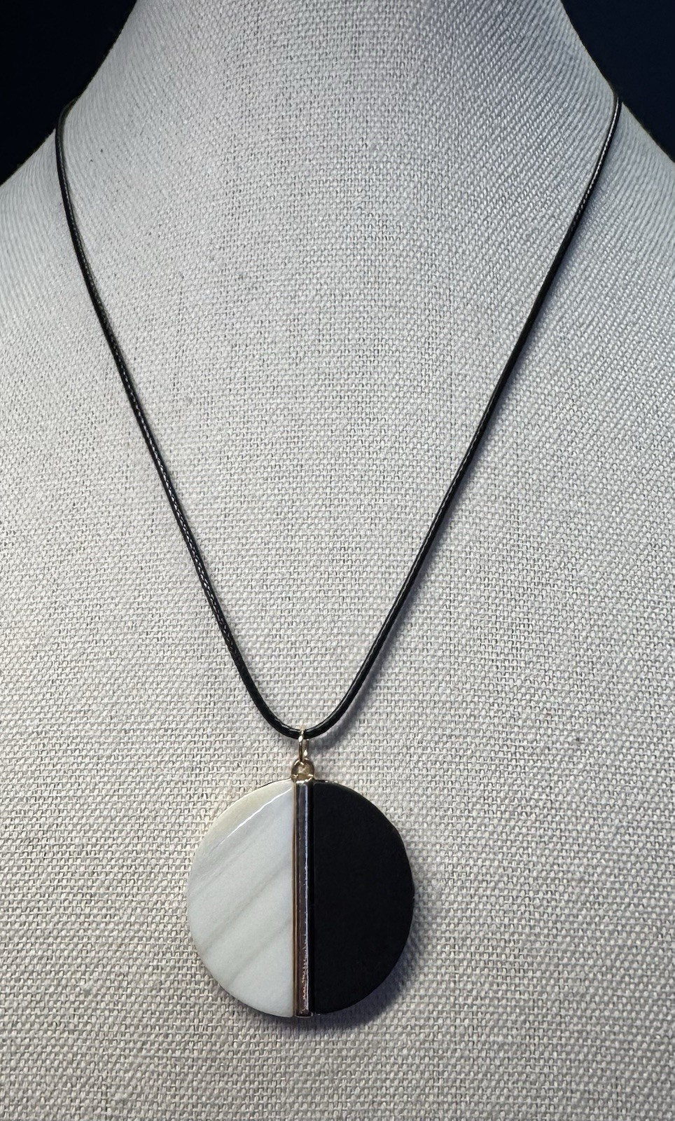 Vintage Goldtone Abalone & Wood Round Pendant On Black Cord Necklace 16”