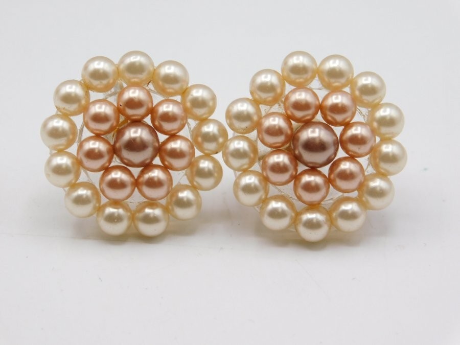 B80-VINTAGE SCREWBACK EARRINGS~FAUX PEARLS~VERY LIGHT WEIGHT~1″