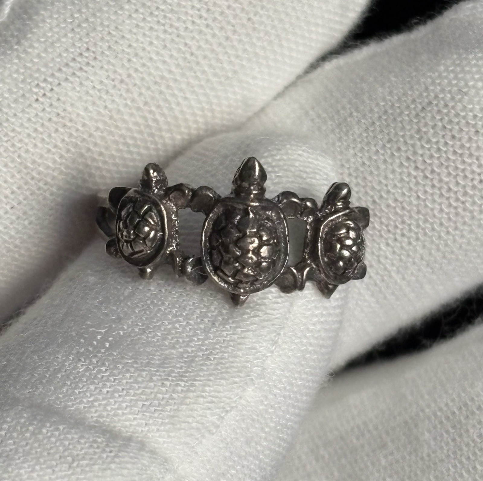 Vintage Sterling Silver Turtle Band Ring Size 8.5 Three Detailed Turtles 925