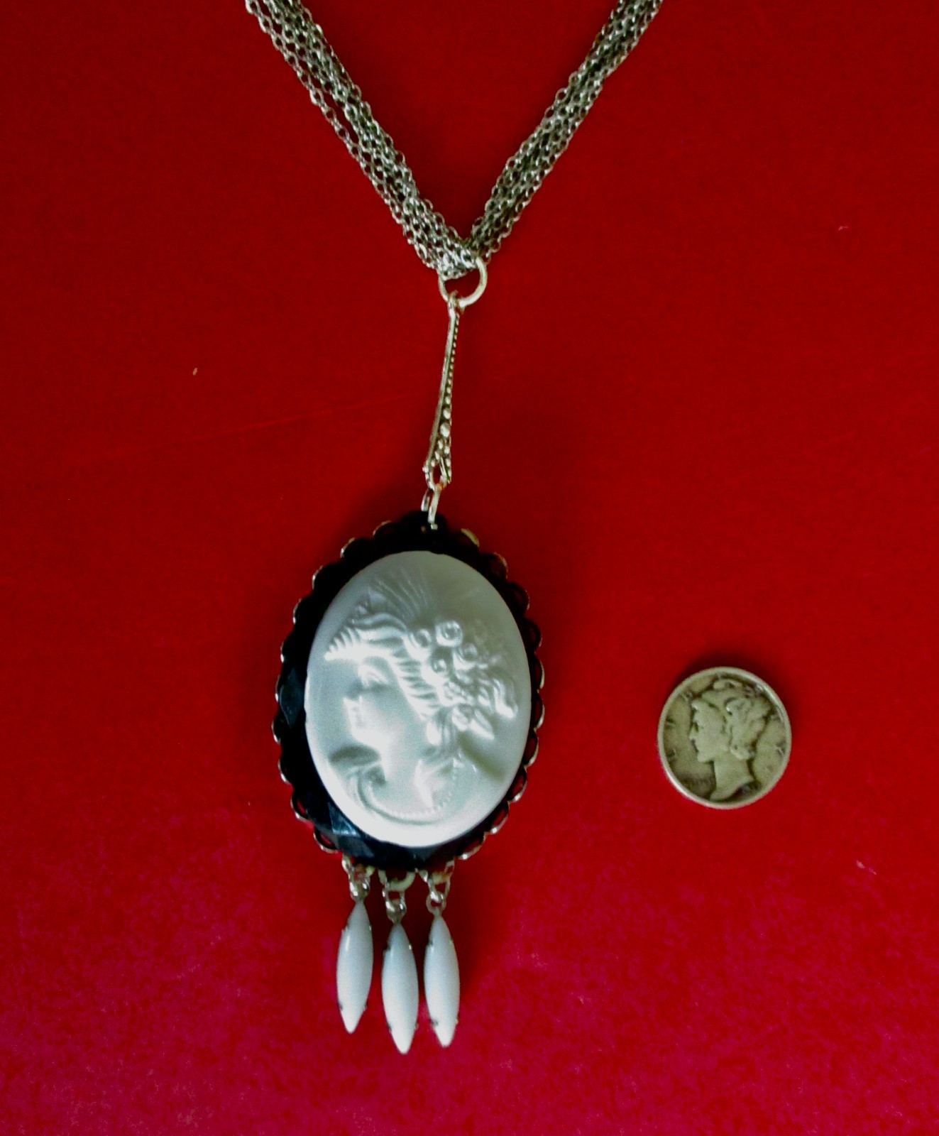 Vintage White Cameo Glass Pendant Necklace With Adjustable Necklace Length/Boho/