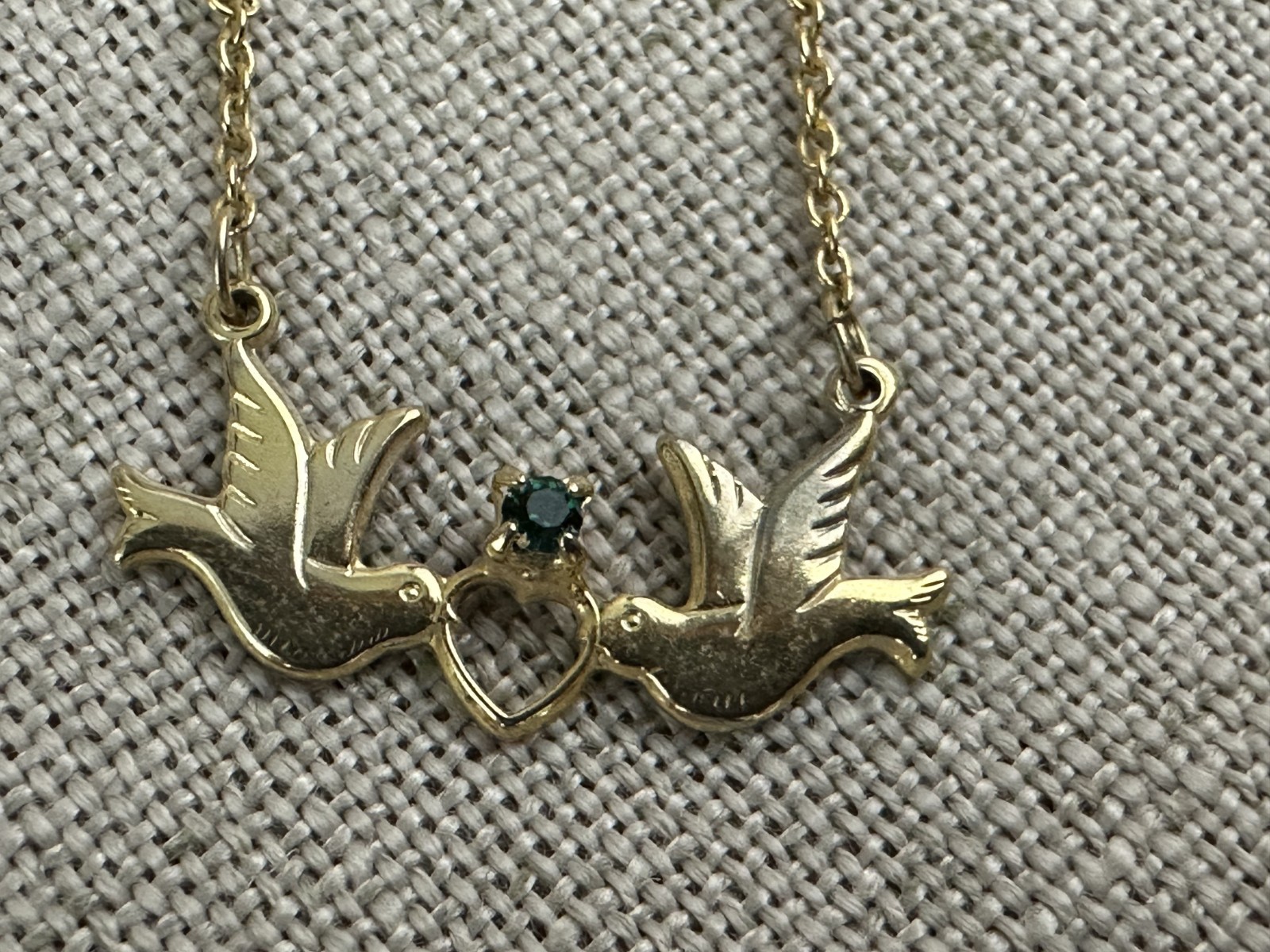 Vintage May Birthstone Emerald Green Rhinestone Love Birds Doves Heart Necklace