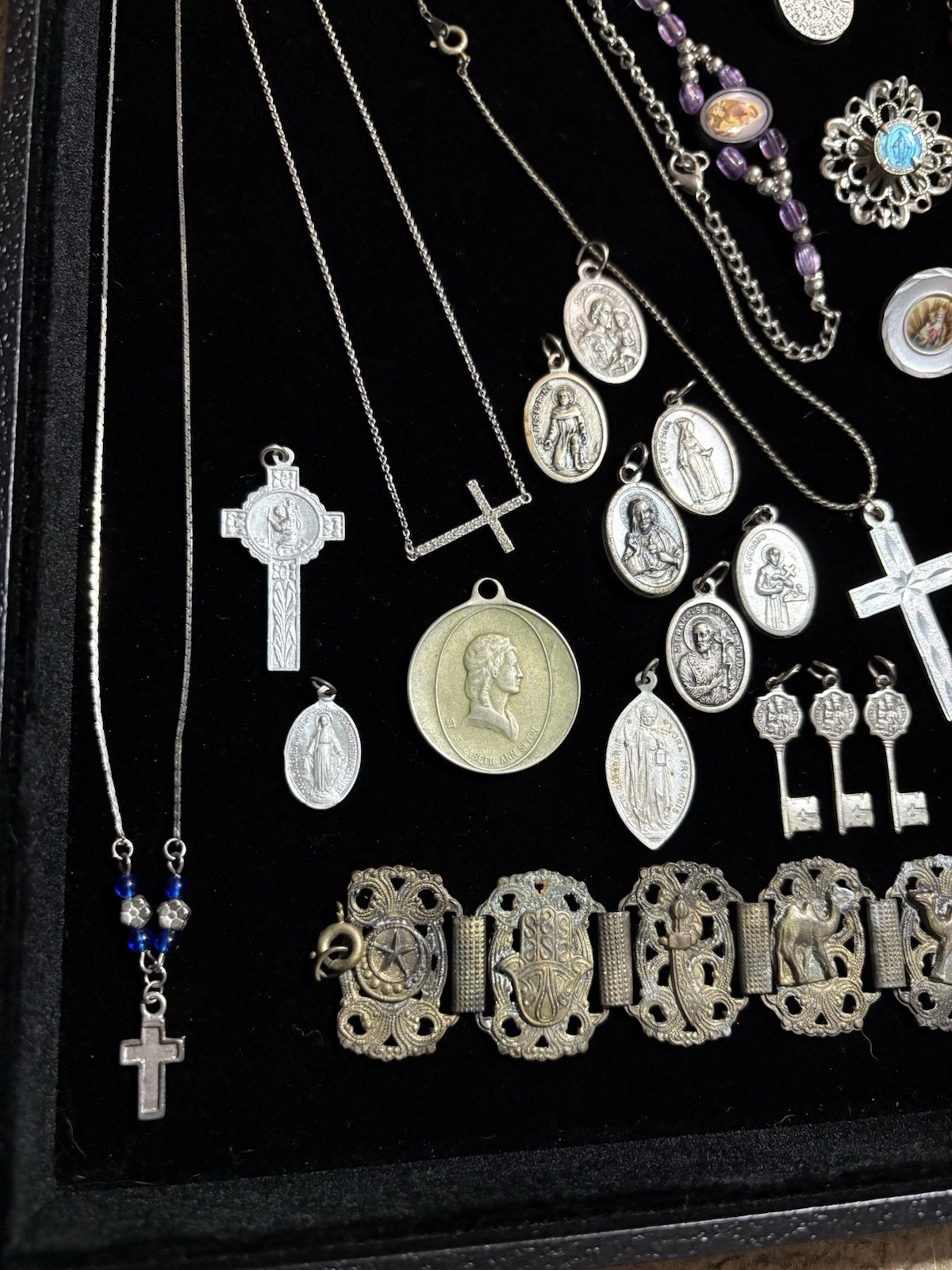 Vintage Religious Jewelry Lot 25 Pc Catholic Medallion Rosaries Few Marked Italy
