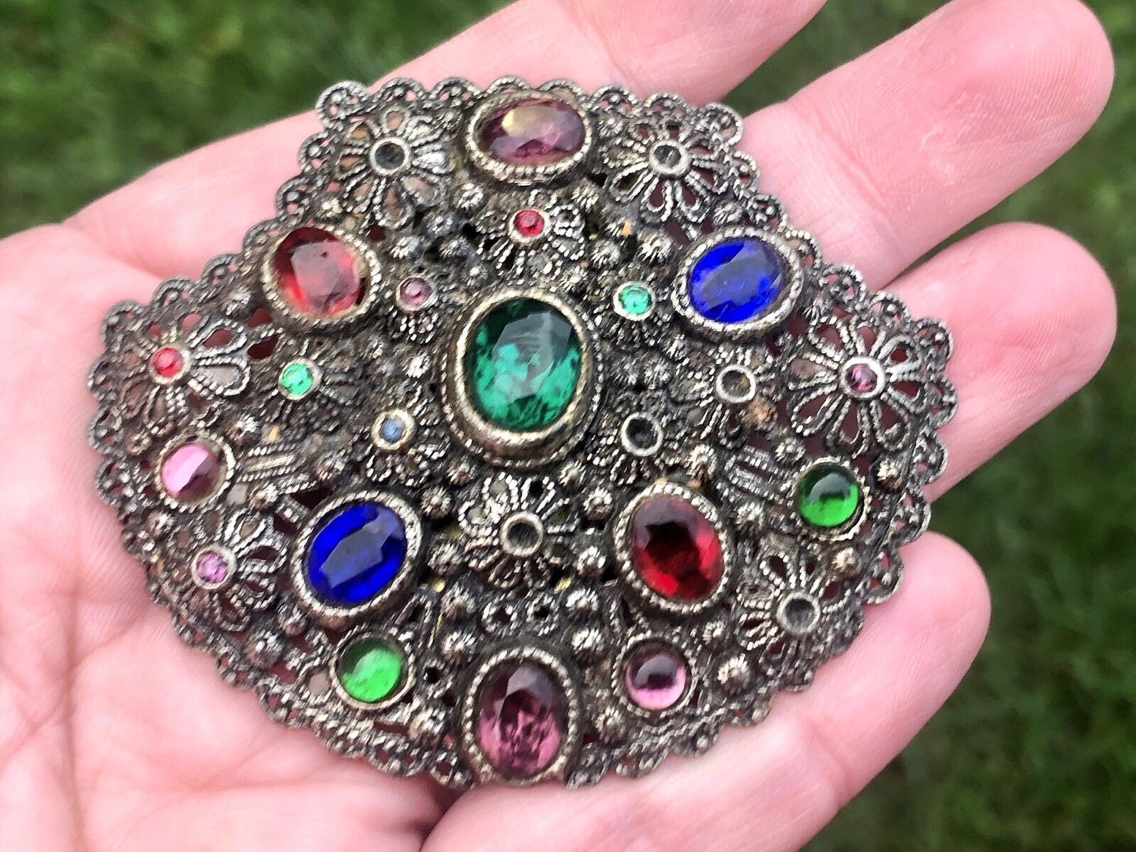 New England Glass Works Antique Repousse Designed Glass Stone Fur Scarf Clip
