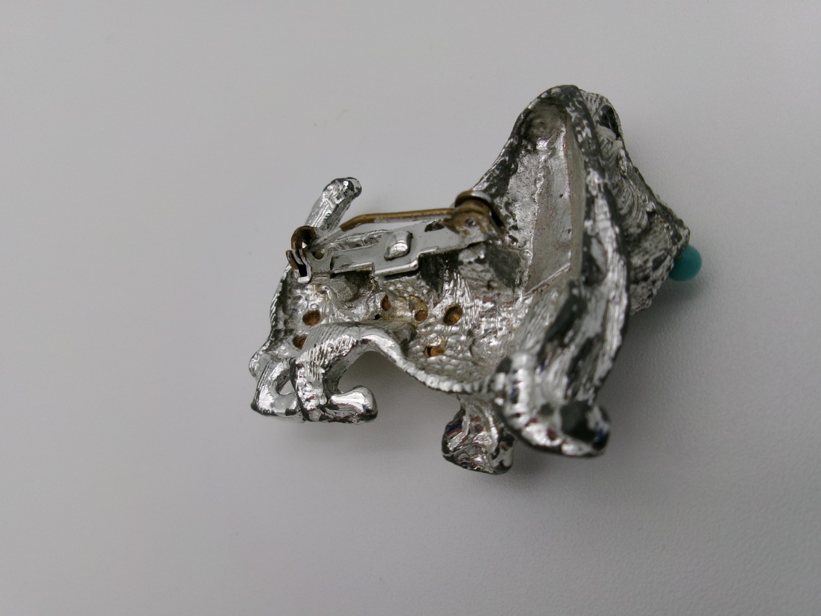 Vintage dog animal brooch pin silver-tone base metal turquoise color nose