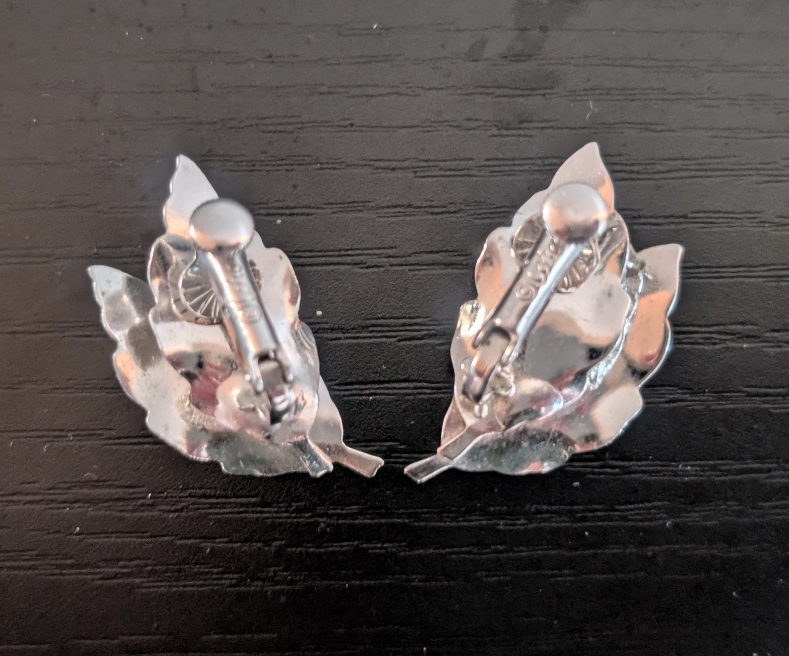 Vtg CORO Silver Tone Double Leaf Nature Clip On Earrings 1.5″ Autumn Fall