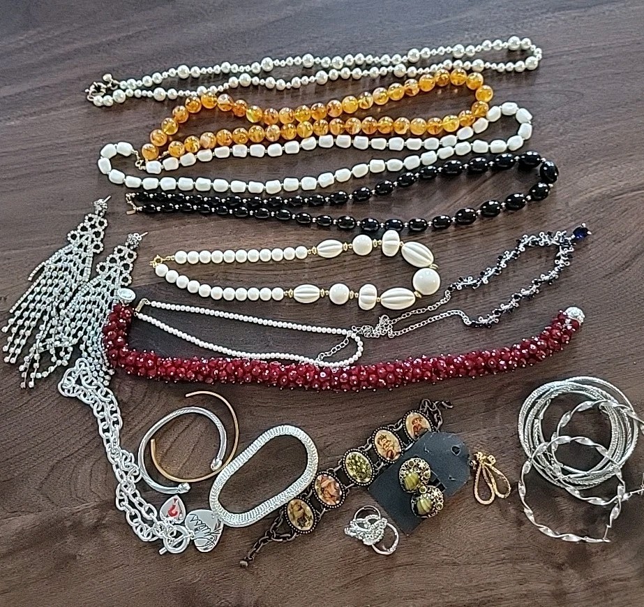Vintage Modern Costume Jewelry Lot Of 20 Beaded Necklaces Bracelets Earrings