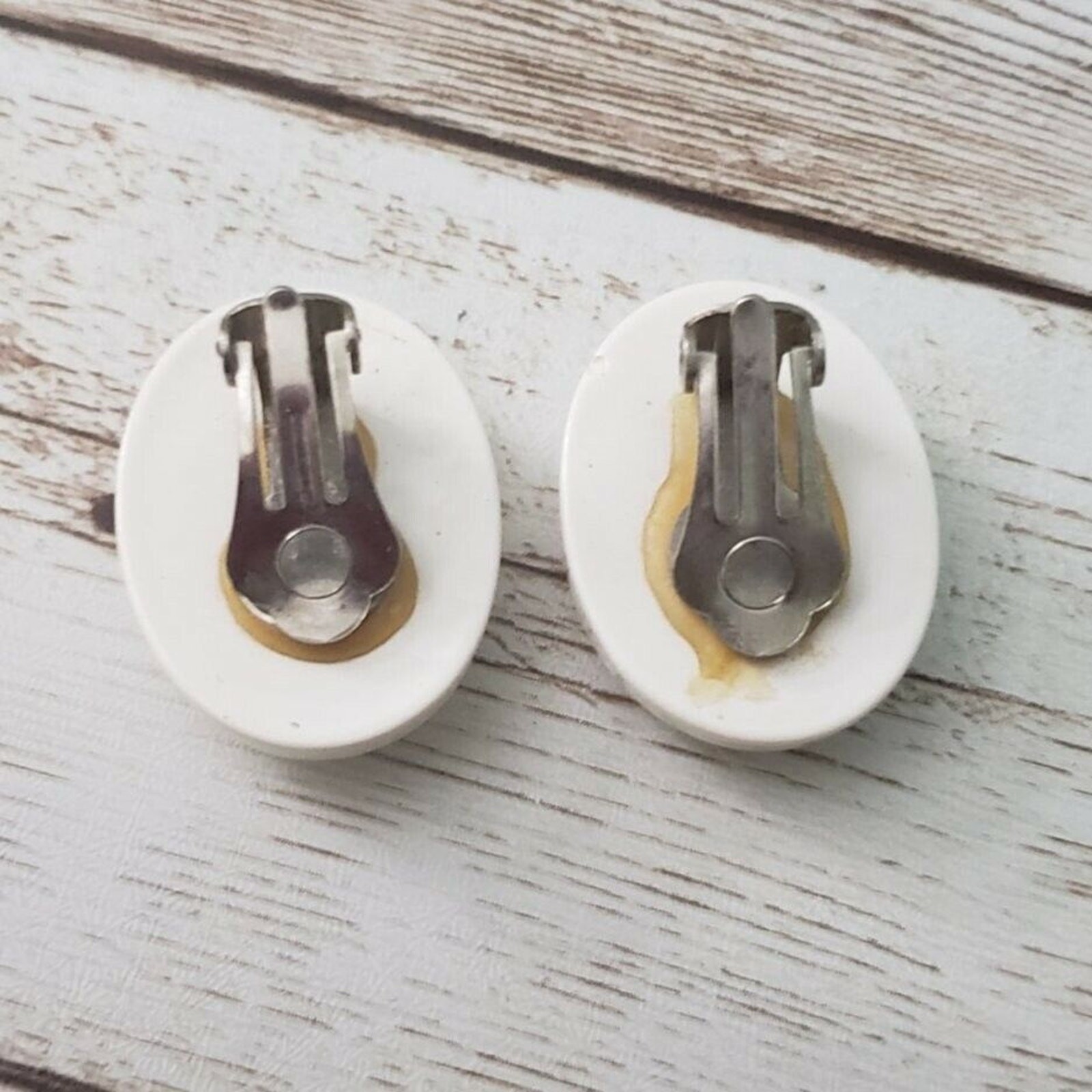 Vintage Clip On Earrings – Off White Oval with Design 1″